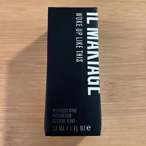 NIB FLAWLESS BASE FOUNDATION